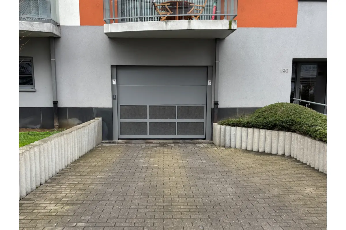 Parking te  koop in Sint-Jans-Molenbeek 1080 25000.00€  slaapkamers m² - Zoekertje 730702