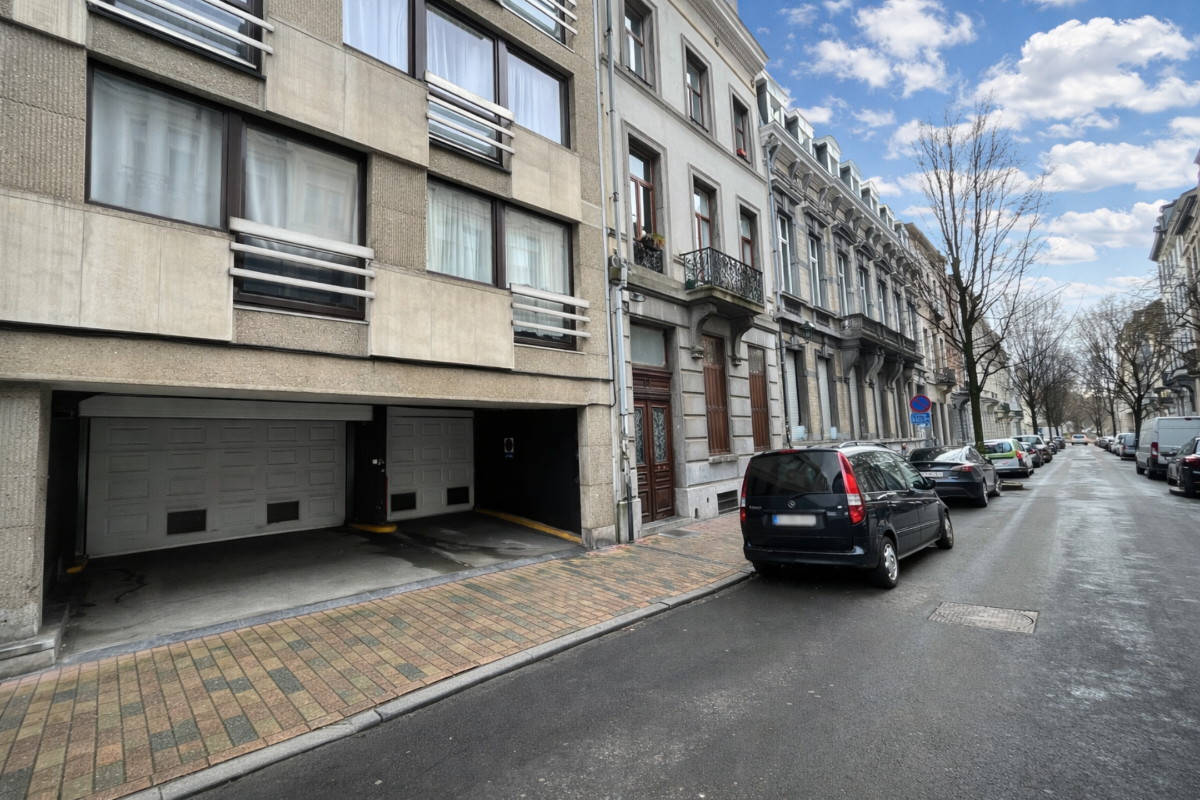 Parking te  huur in Sint-Gillis 1060 90.00€  slaapkamers m² - Zoekertje 730714