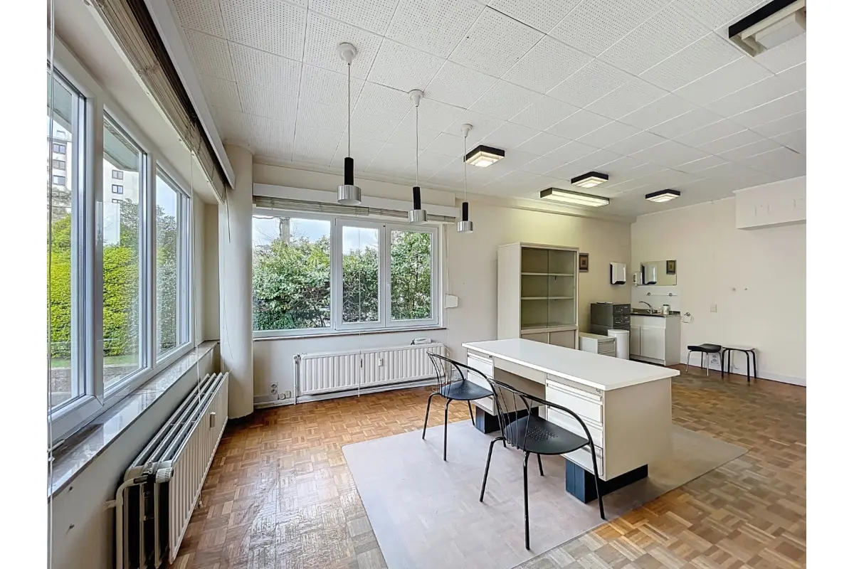 Commerce à vendre à Woluwe-Saint-Pierre 1150 335000.00€  chambres 144.00m² - annonce 732415