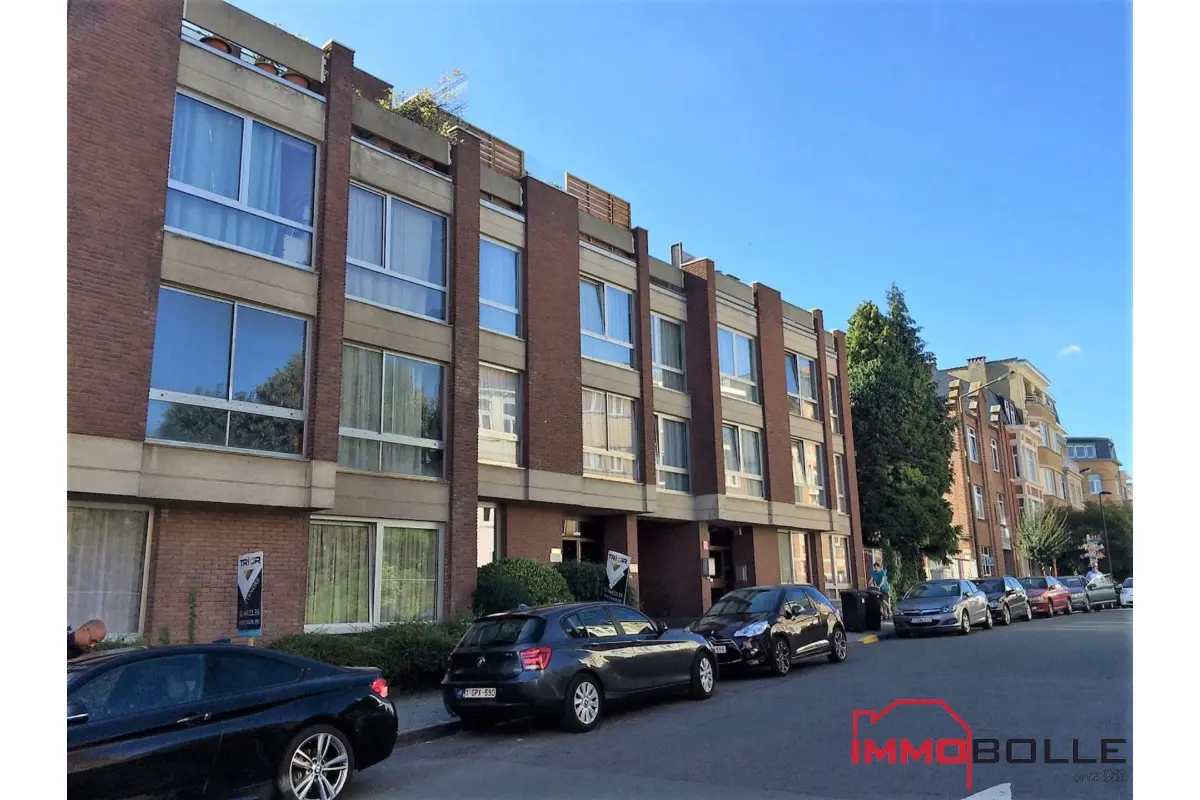 Parking te  in Elsene 1050 75.00€  slaapkamers m² - Zoekertje 733700