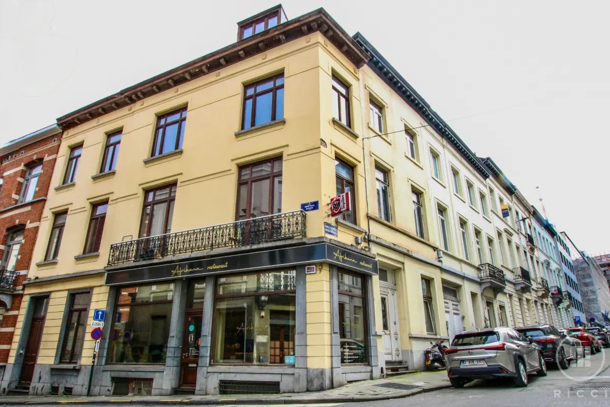 Huis te  koop in Brussel 1000 595000.00€ 5 slaapkamers 350.00m² - Zoekertje 734048
