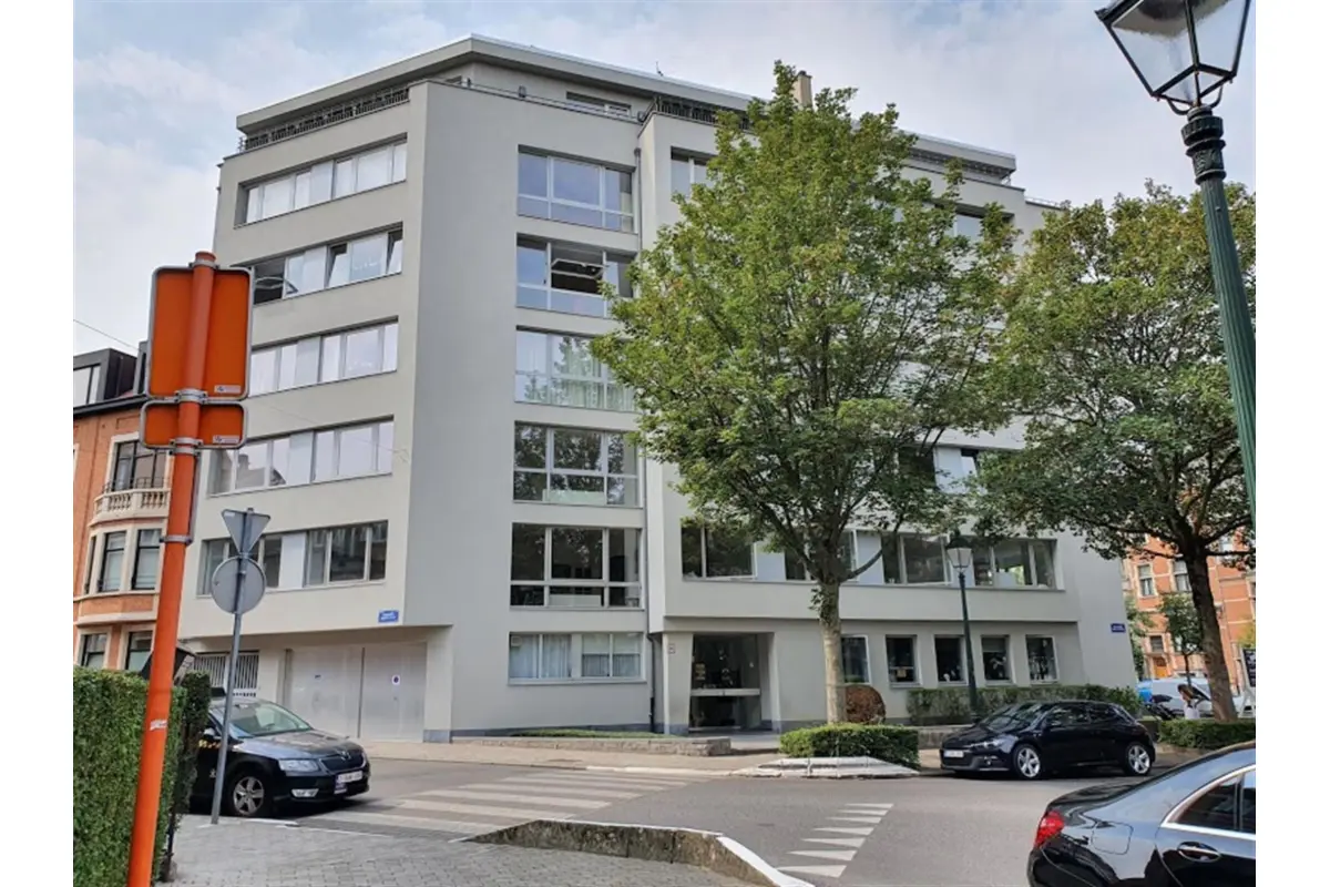 Parking te  huur in Ukkel 1180 130.00€  slaapkamers m² - Zoekertje 733308