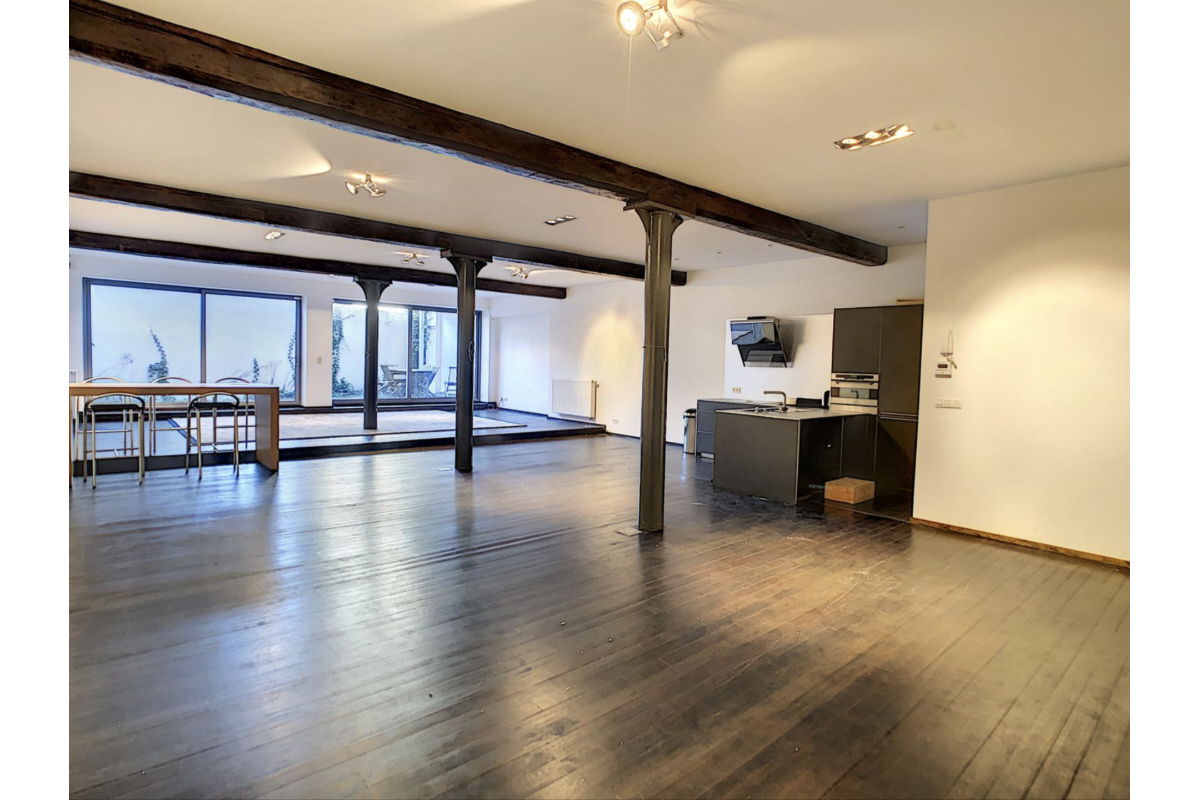 Handelszaak te  koop in Sint-Gillis 1060 485000.00€  slaapkamers 192.00m² - Zoekertje 734841
