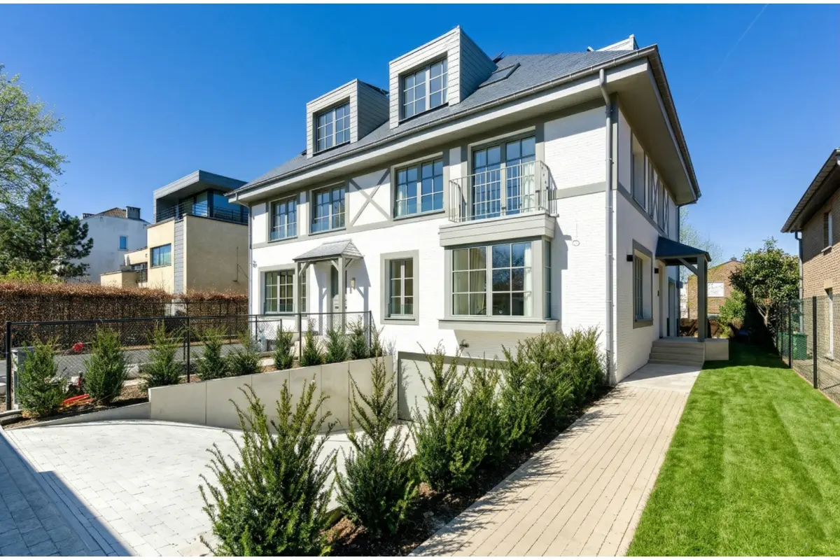 Huis te  huur in Sint-Lambrechts-Woluwe 1200 5250.00€ 6 slaapkamers 380.00m² - Zoekertje 735239