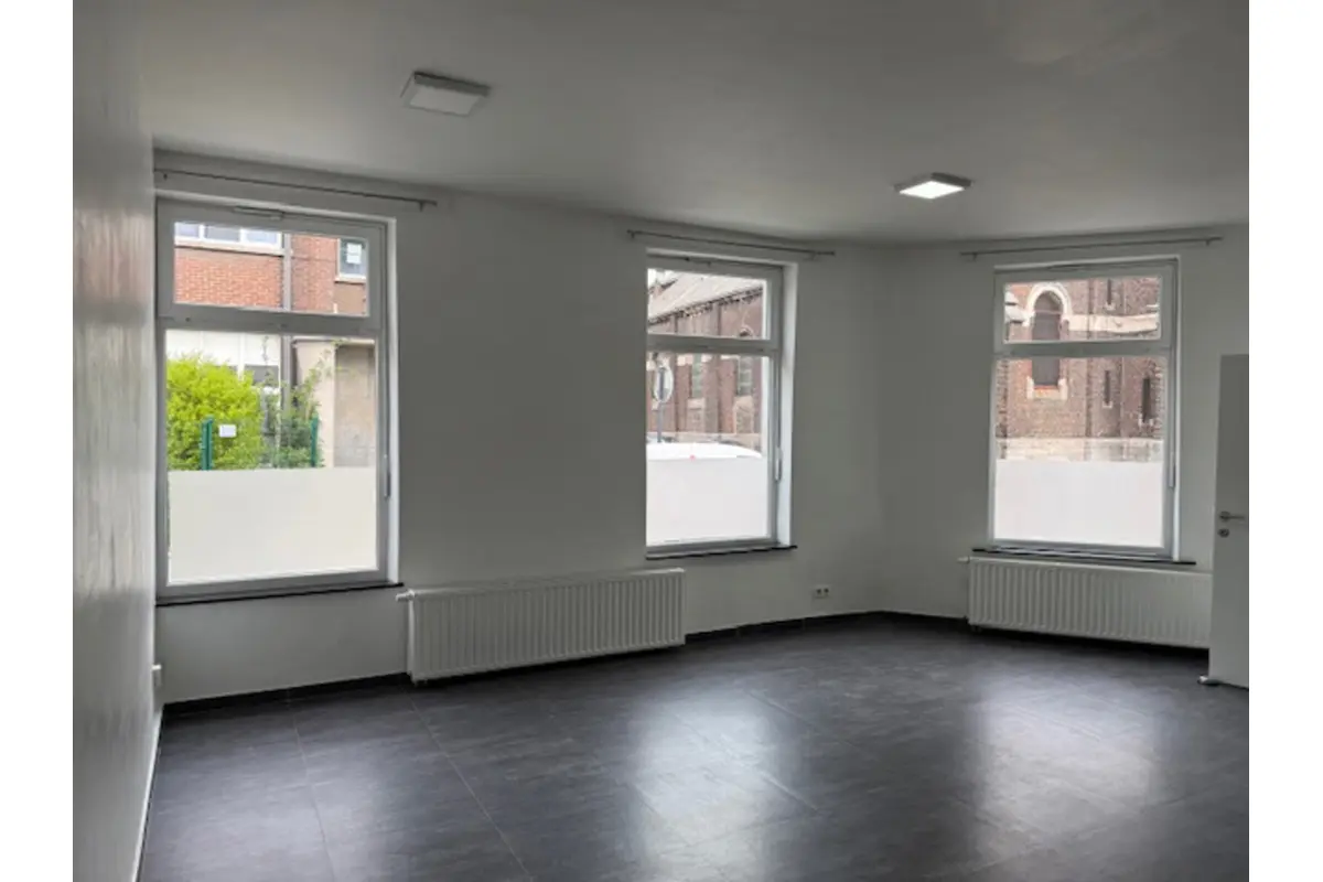 Rez-de-chaussée à louer à Charleroi 6000 650.00€ 1 chambres 70.00m² - annonce 736633