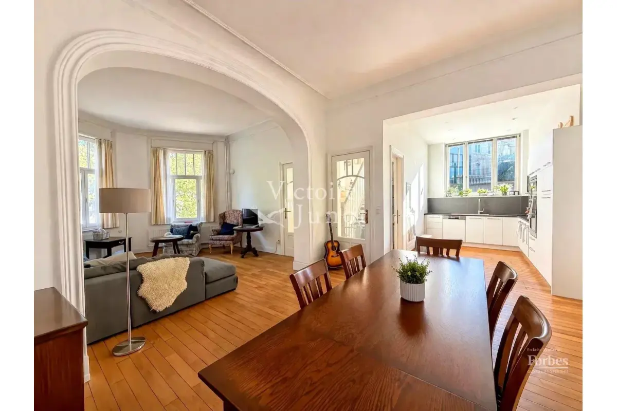 Huis te  huur in Etterbeek 1040 3650.00€ 5 slaapkamers 280.00m² - Zoekertje 754123