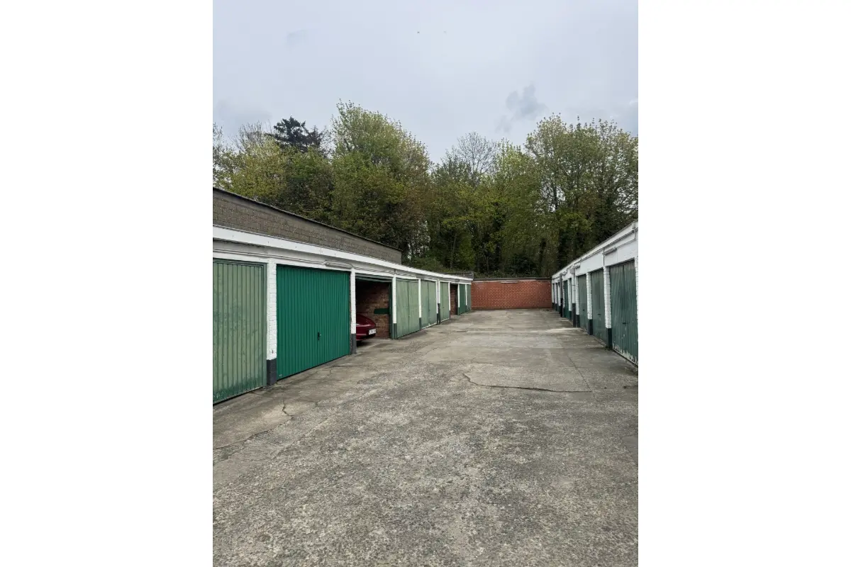 Box te  in Ukkel 1180 35000.00€  slaapkamers m² - Zoekertje 736557