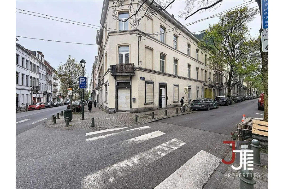 Handelszaak te  koop in Sint-Gillis 1060 695000.00€ 5 slaapkamers 225.00m² - Zoekertje 737876