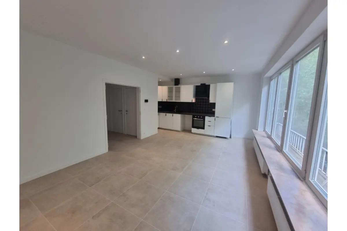 Appartement à louer à Molenbeek-Saint-Jean 1080 1300.00€ 3 chambres 95.00m² - annonce 738102