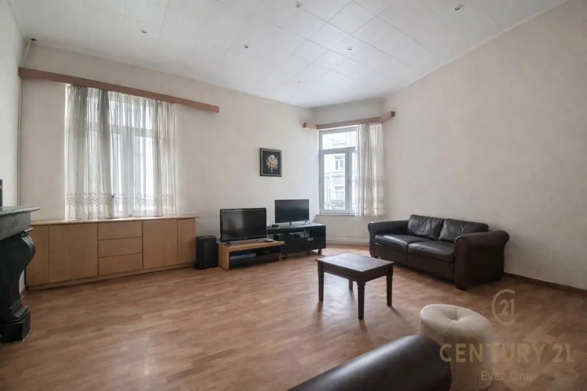 Huis te  koop in Sint-Joost-ten-Node 1210 350000.00€ 3 slaapkamers m² - Zoekertje 737563