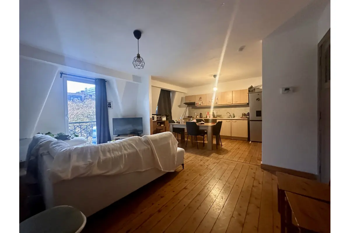 Duplex te  koop in Sint-Jans-Molenbeek 1080 220000.00€ 3 slaapkamers 134.00m² - Zoekertje 737285