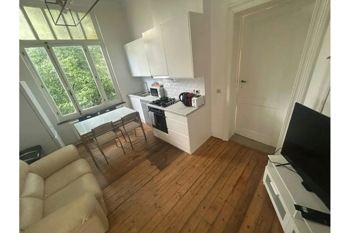 Appartement te  huur in Etterbeek 1040 1300.00€  slaapkamers m² - Zoekertje 738185