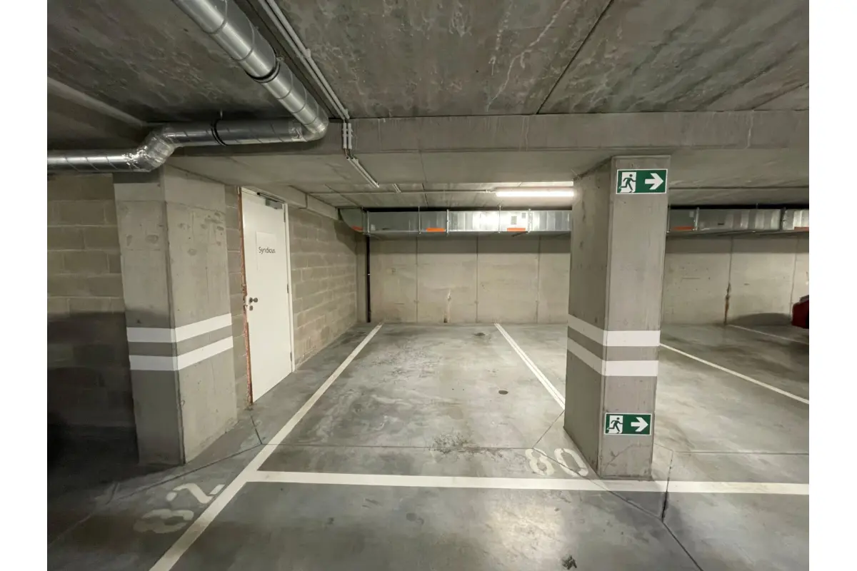 Parking à louer à Schaerbeek 1030 120.00€  chambres m² - annonce 738628