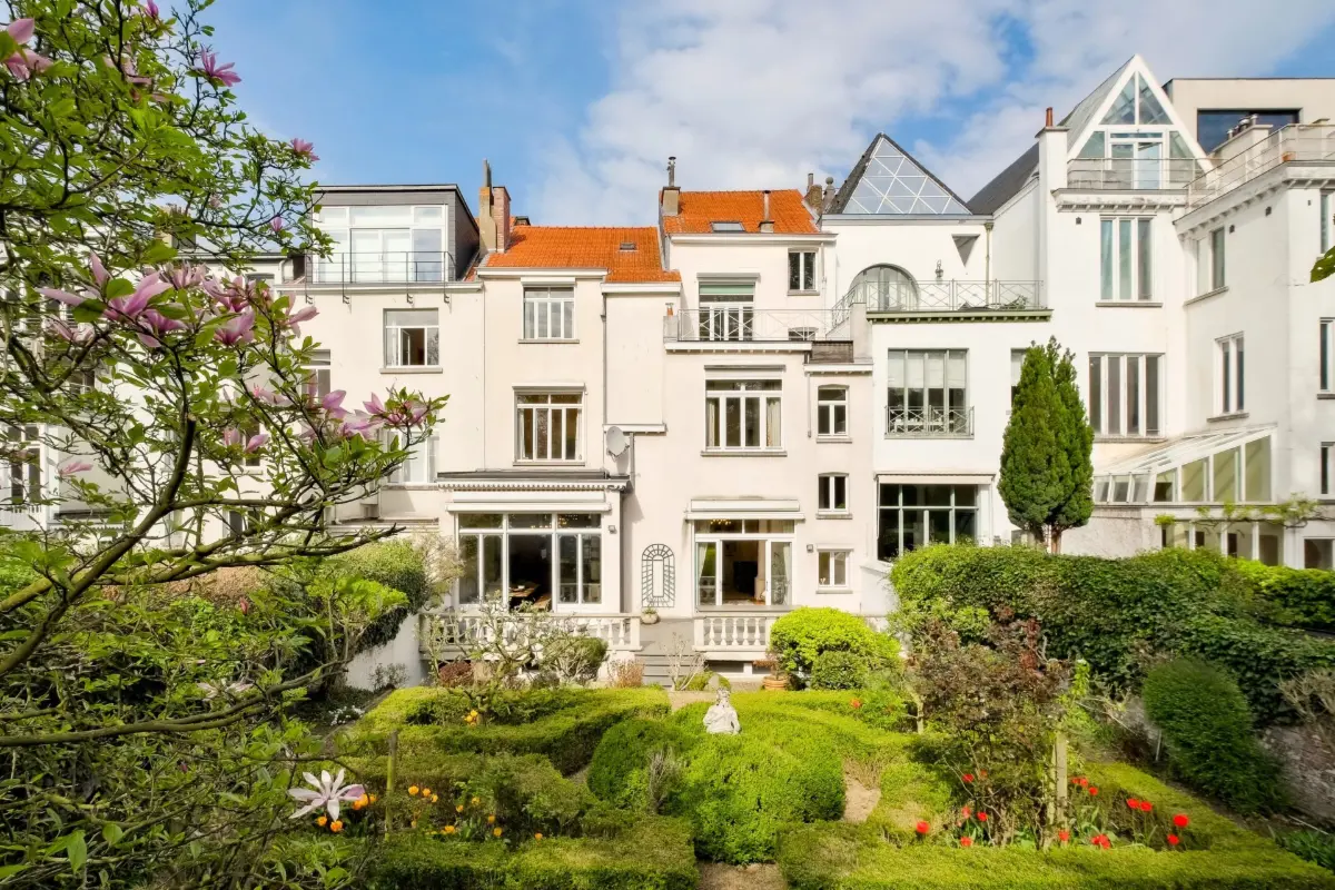 Huis te  huur in Sint-Gillis 1060 13500.00€ 20 slaapkamers 800.00m² - Zoekertje 739068