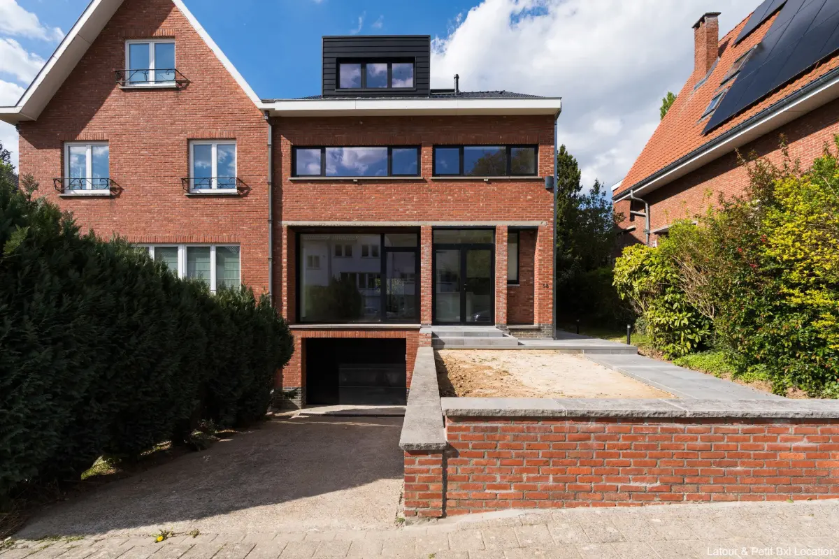 Huis te  huur in Sint-Pieters-Woluwe 1150 4200.00€ 5 slaapkamers 240.00m² - Zoekertje 739615