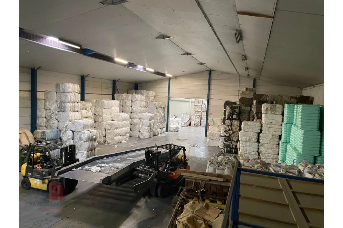 Handelszaak te  huur in Meulebeke 8760 3150.00€  slaapkamers 1195.00m² - Zoekertje 740814