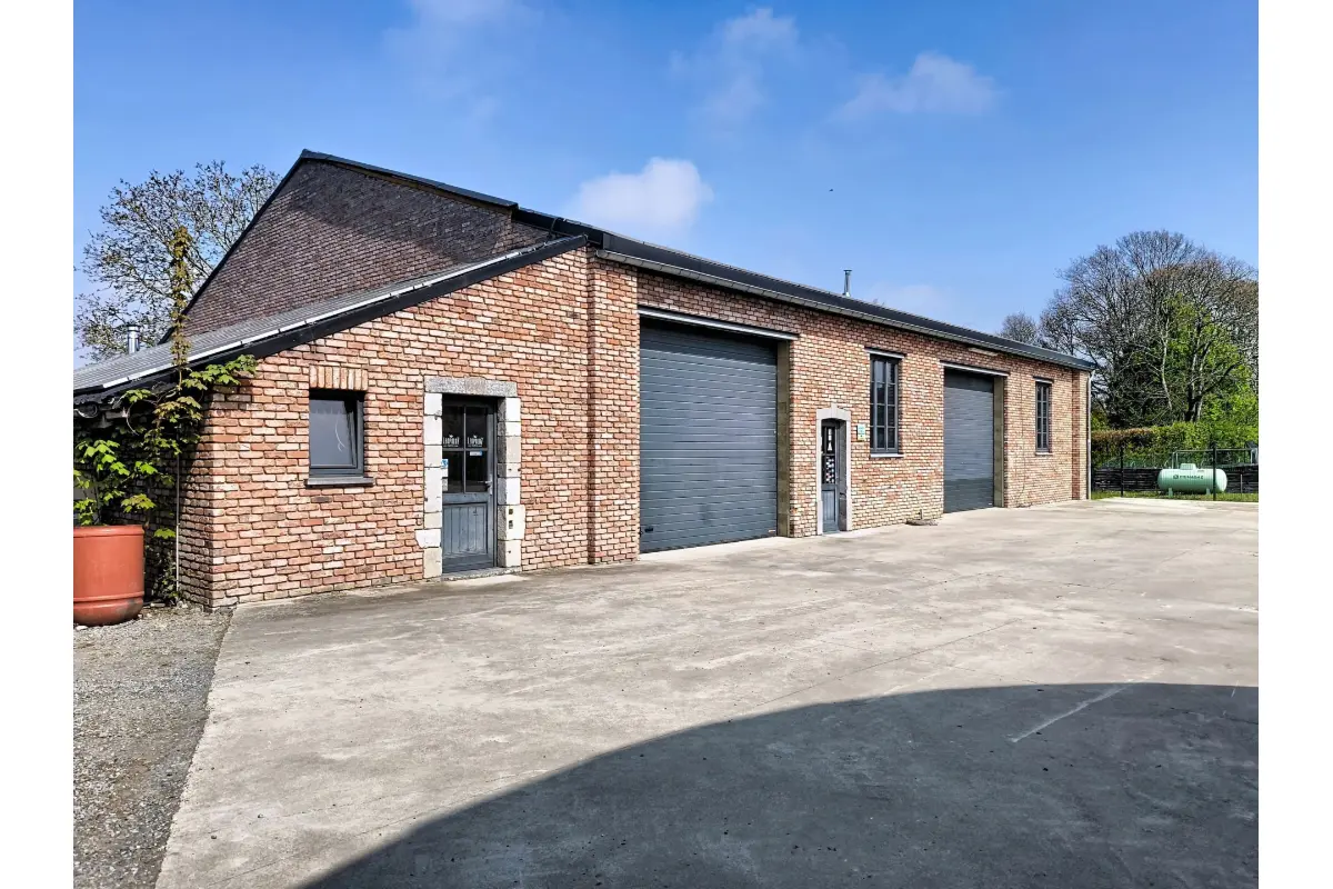 Handelszaak te  huur in Couthuin 4218 2200.00€  slaapkamers 426.00m² - Zoekertje 740306