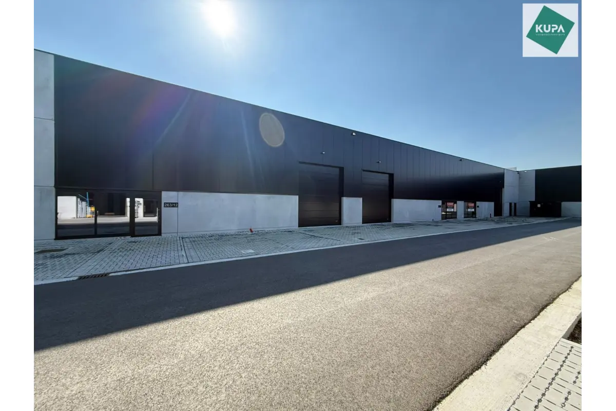 Commerce à vendre à Hooglede 8830 925365.00€  chambres 629.00m² - annonce 740594