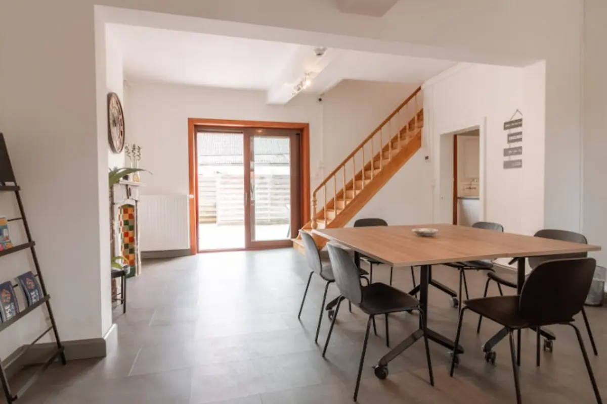 Handelszaak te  huur in Casteau 7061 425.00€  slaapkamers 8.00m² - Zoekertje 740733