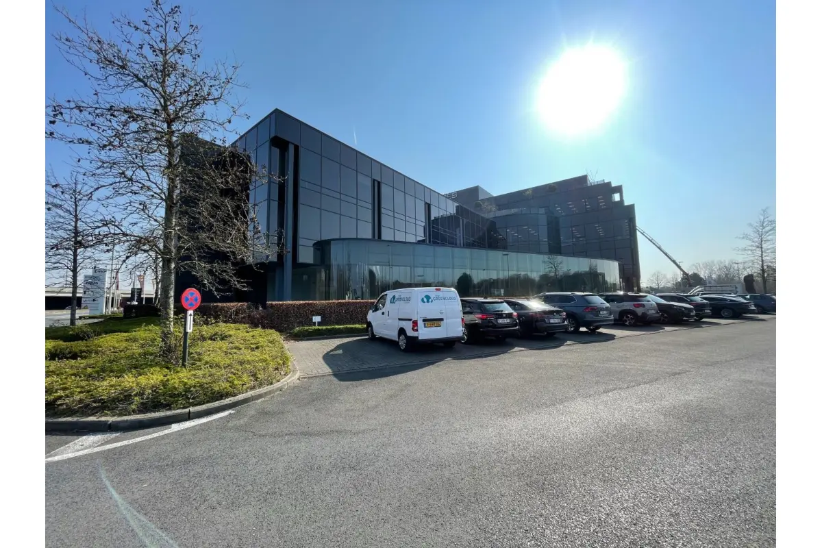 Handelszaak te  huur in Sint-Denijs-Westrem 9051 6150.00€  slaapkamers 492.00m² - Zoekertje 740825