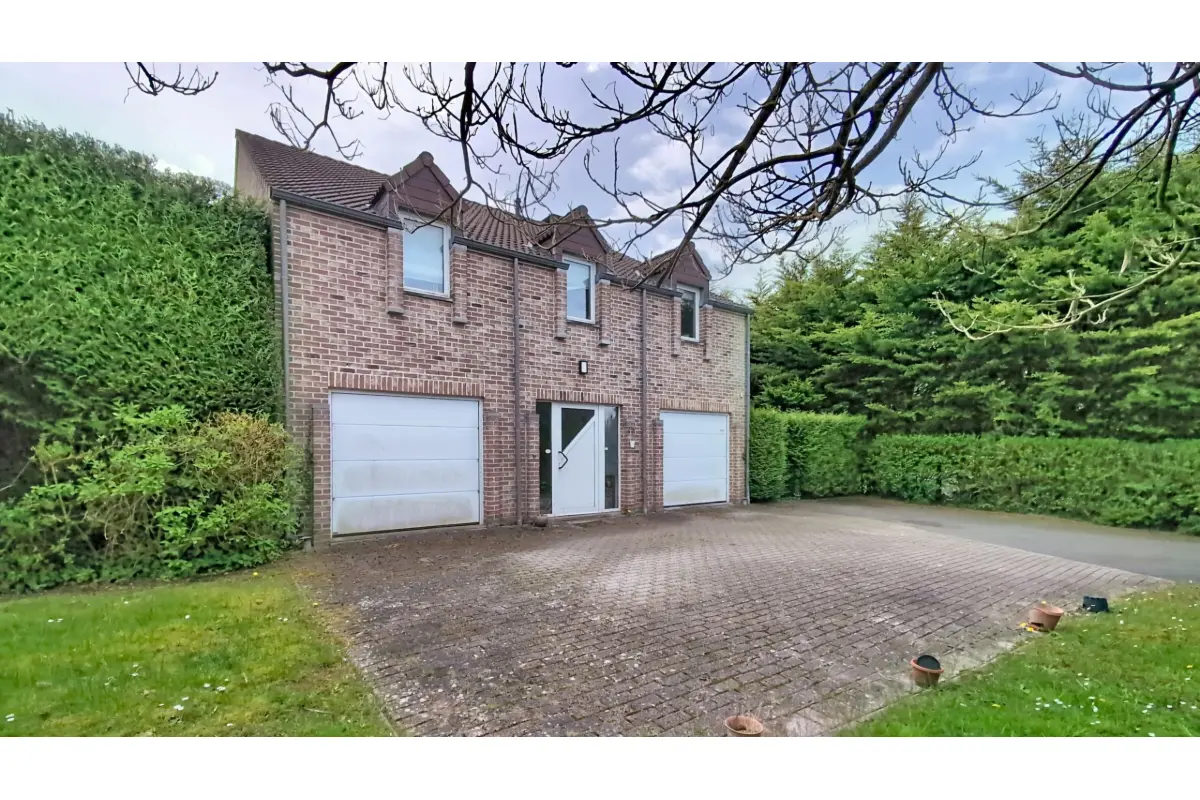 Huis te  huur in Waterloo 1410 2350.00€ 4 slaapkamers 250.00m² - Zoekertje 740532