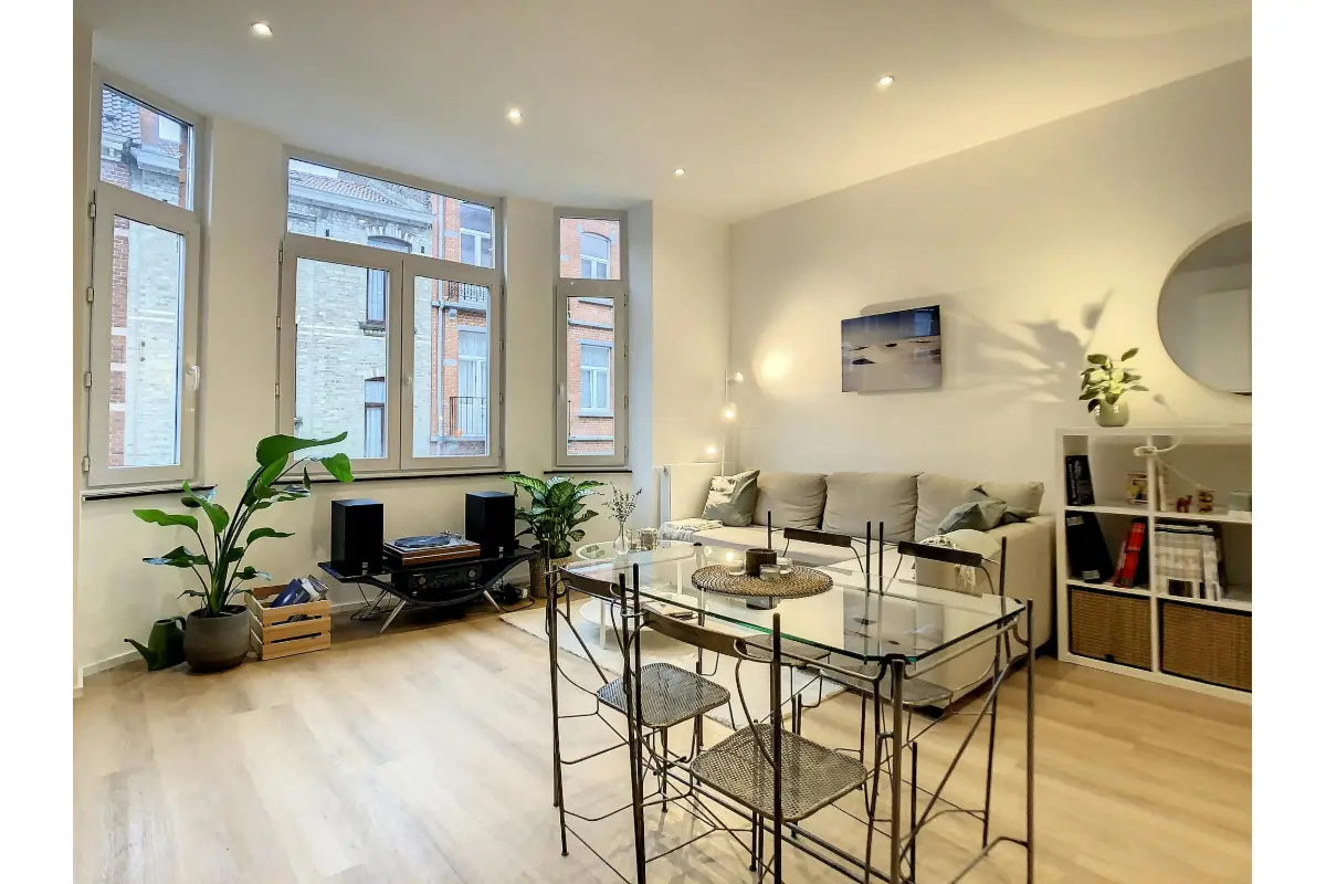 Appartement à louer à Forest 1190 1600.00€  chambres m² - annonce 741047