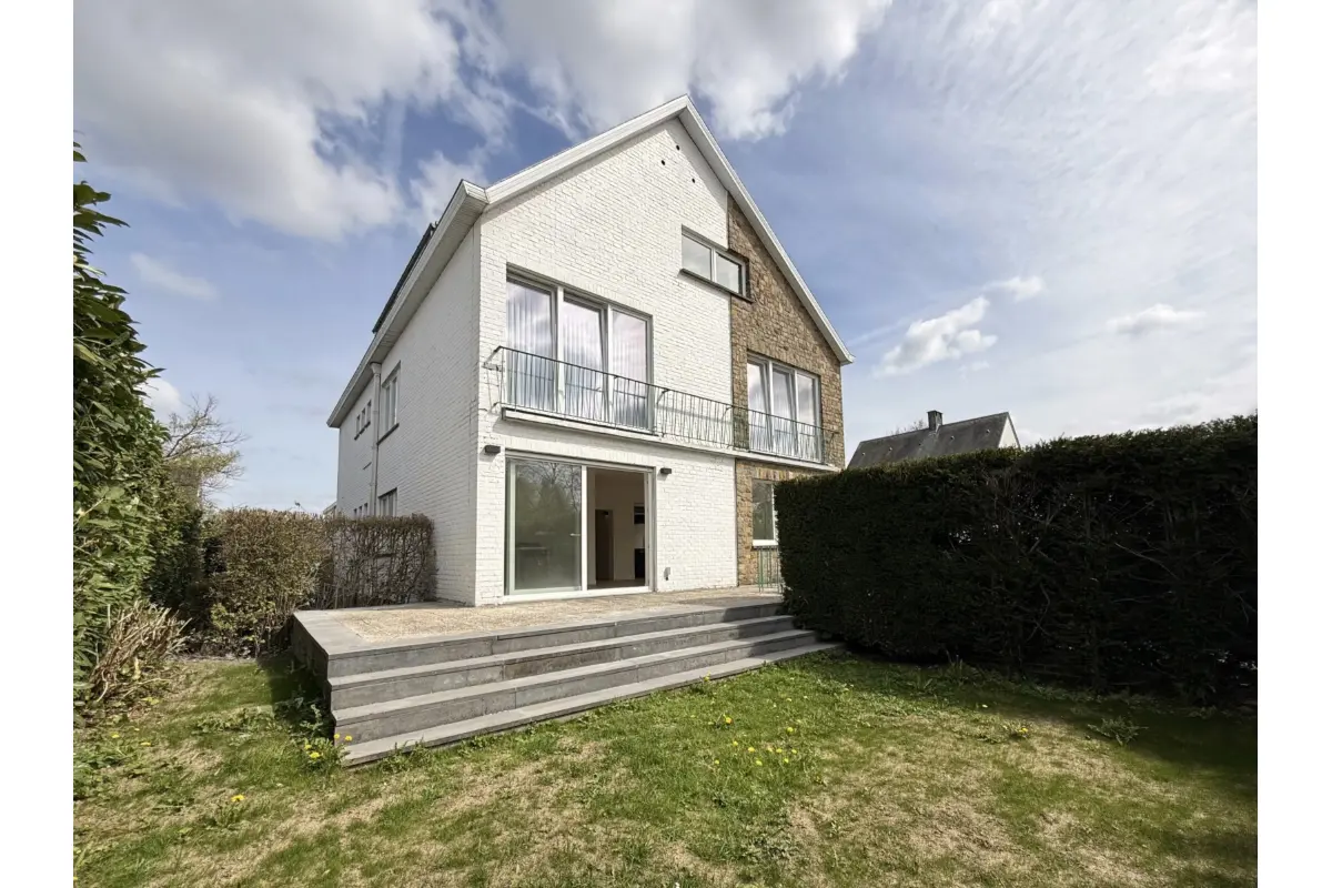 Rez-de-chaussée à louer à Woluwe-Saint-Pierre 1150 2100.00€ 3 chambres 149.00m² - annonce 740612