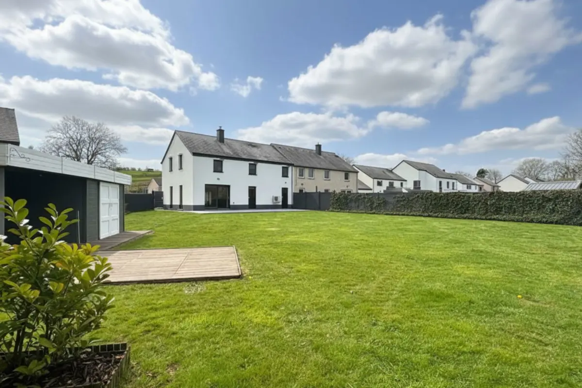 Huis te  huur in Aarlen 6700 1800.00€ 4 slaapkamers 160.00m² - Zoekertje 741128