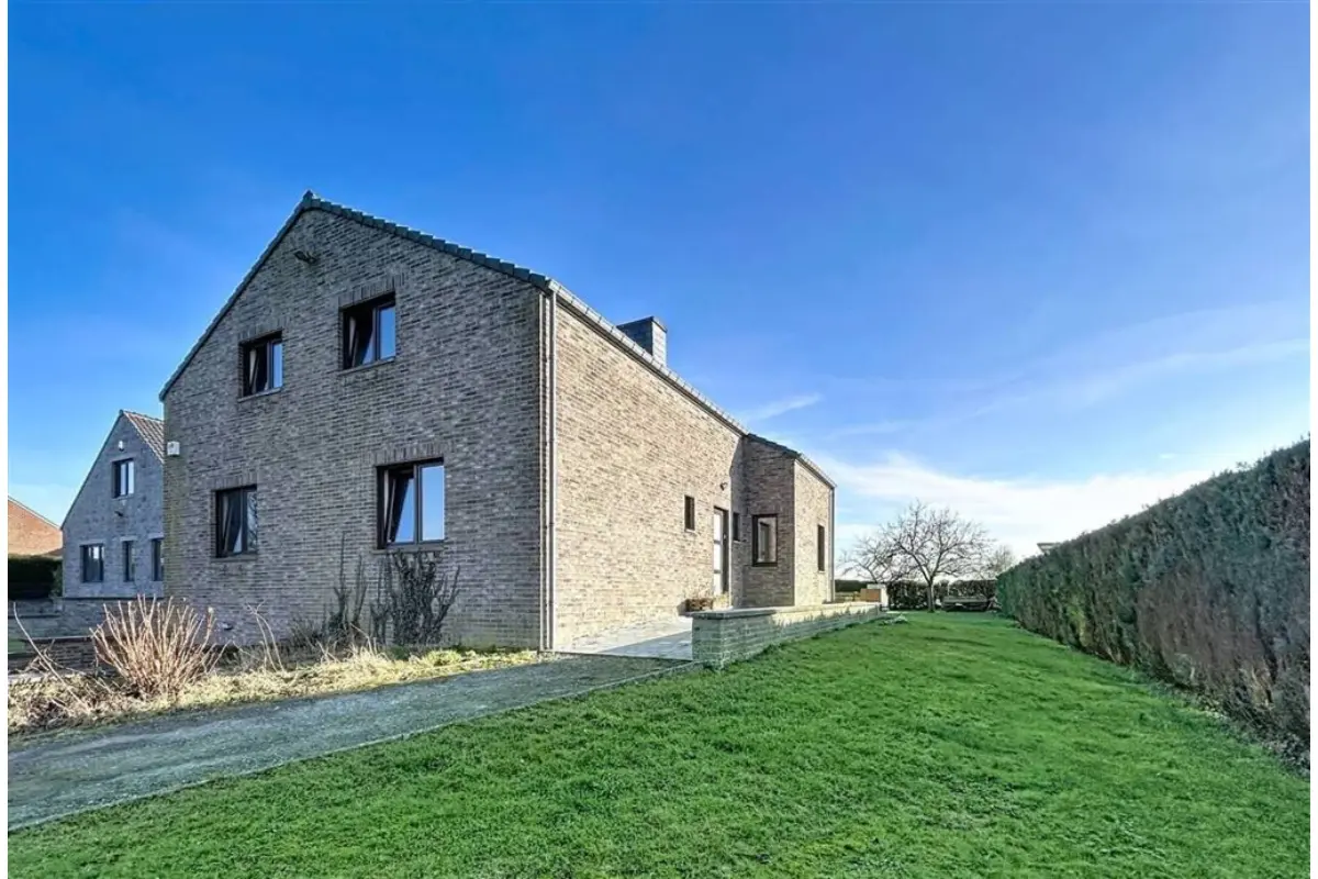 Villa te  koop in Achène 5590 399000.00€ 4 slaapkamers 213.00m² - Zoekertje 742244