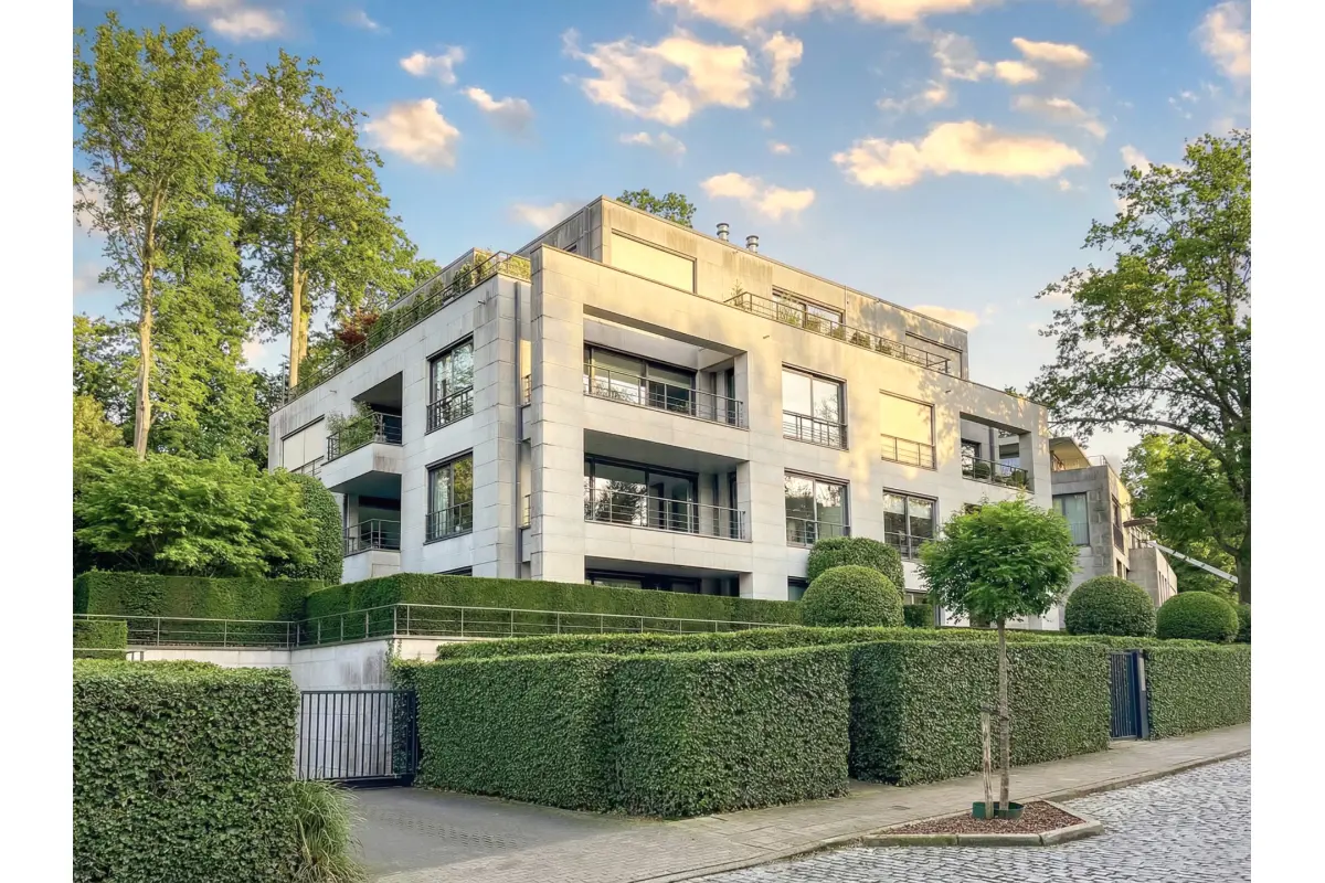 Appartement te  in Ukkel 1180 990000.00€ 3 slaapkamers 220.00m² - Zoekertje 742296