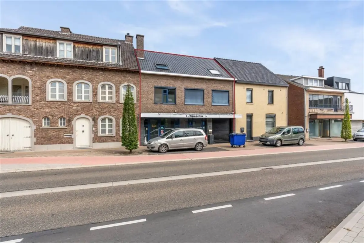 Handelszaak te  koop in Maaseik 3680 280000.00€ 3 slaapkamers 269.00m² - Zoekertje 741876