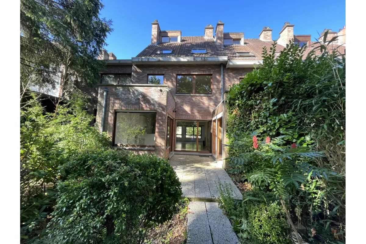 Huis te  huur in Ukkel 1180 3300.00€ 6 slaapkamers 289.00m² - Zoekertje 742006