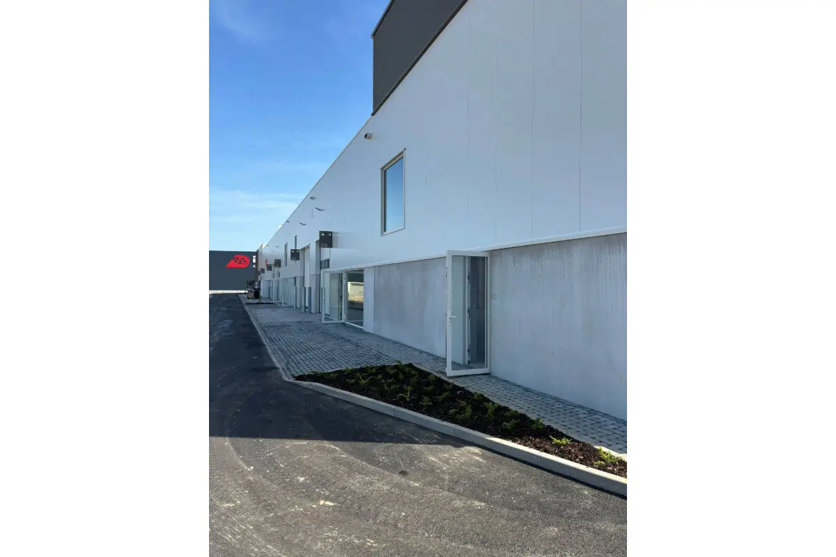 Handelszaak te  koop in Fernelmont 5380 10500000.00€  slaapkamers 8405.00m² - Zoekertje 741718