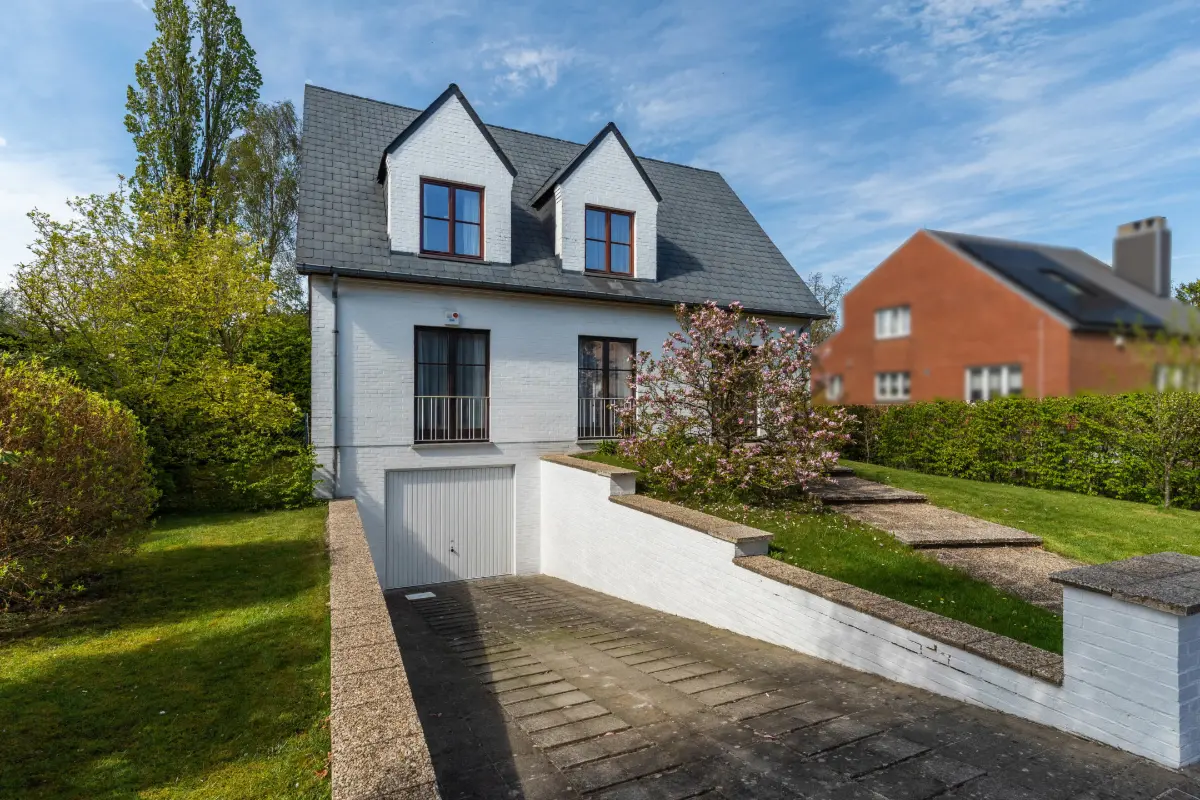 Villa te  koop in Waterloo 1410 675000.00€ 3 slaapkamers 150.00m² - Zoekertje 742702