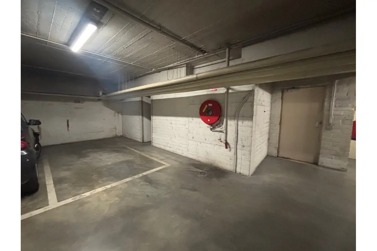 Parking te  huur in Brussel 1000 130.00€  slaapkamers m² - Zoekertje 742743