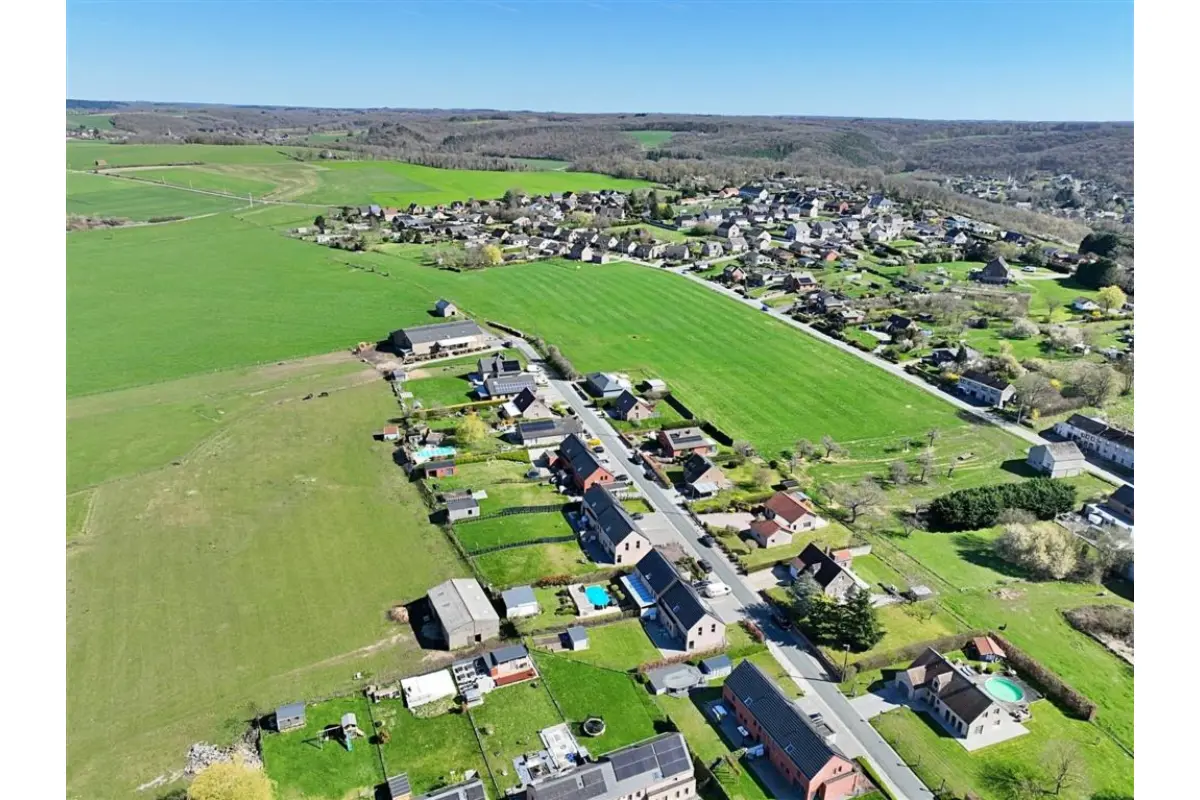 Villa te  koop in Laneffe 5651 359000.00€ 4 slaapkamers 211.00m² - Zoekertje 742900