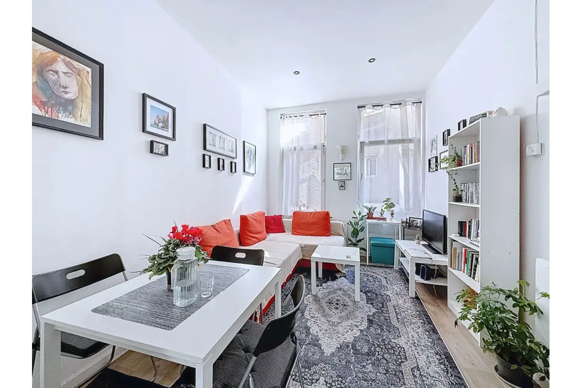 Appartement te  koop in Sint-Gillis 1060 190000.00€ 1 slaapkamers 43.00m² - Zoekertje 743110