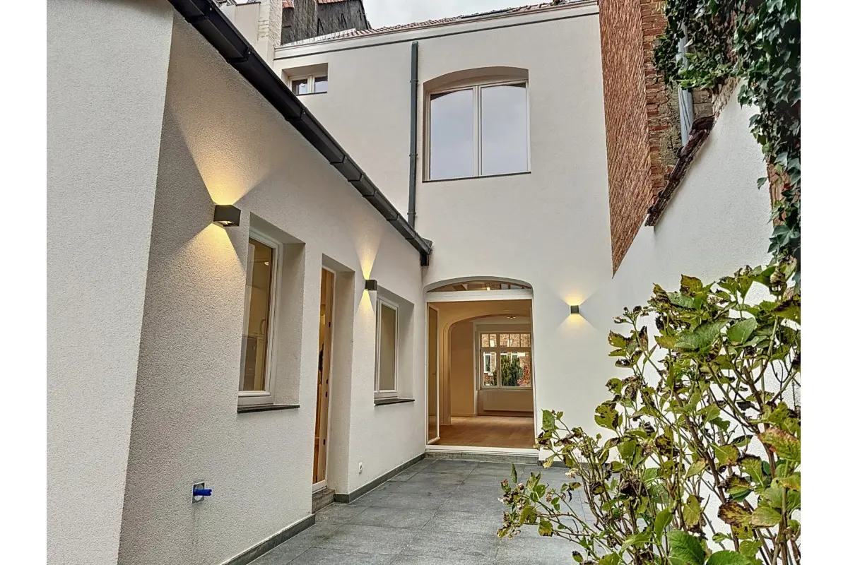 Huis te  huur in Ukkel 1180 2975.00€ 4 slaapkamers 225.00m² - Zoekertje 743078