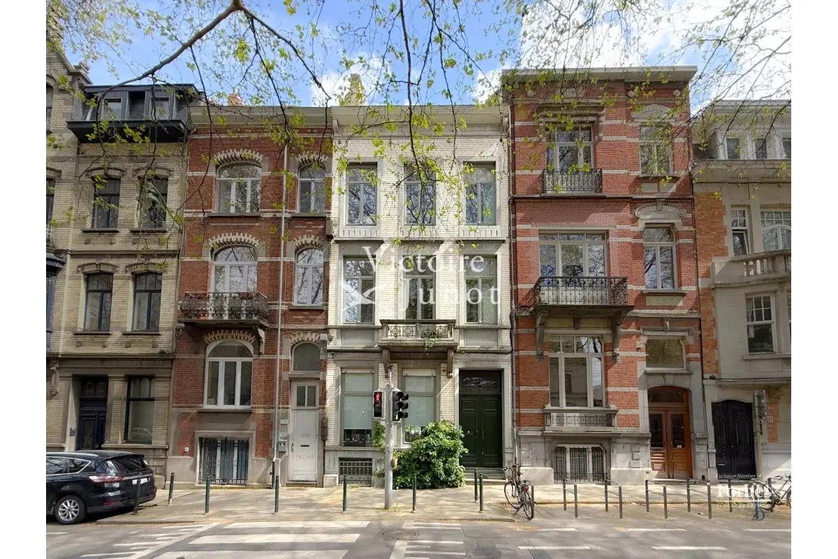 Appartementsgebouw te  koop in Vorst 1190 975000.00€ 3 slaapkamers 400.00m² - Zoekertje 743434