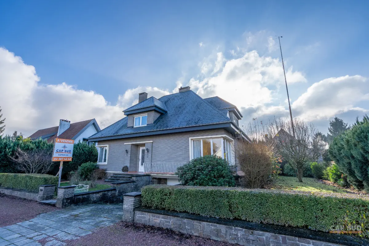 Villa te  koop in Waterloo 1410 650000.00€ 4 slaapkamers 220.00m² - Zoekertje 743013