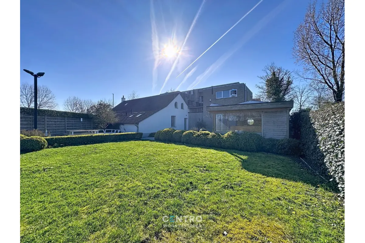 Villa te  koop in Oostende 8400 745000.00€ 3 slaapkamers 320.00m² - Zoekertje 743404