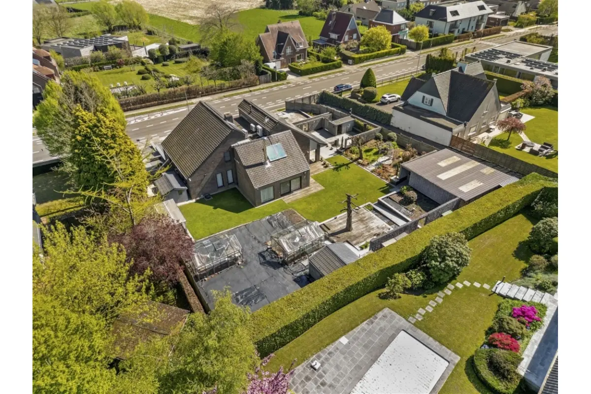 Villa te  koop in Moeskroen 7700 565000.00€ 4 slaapkamers 350.00m² - Zoekertje 742571