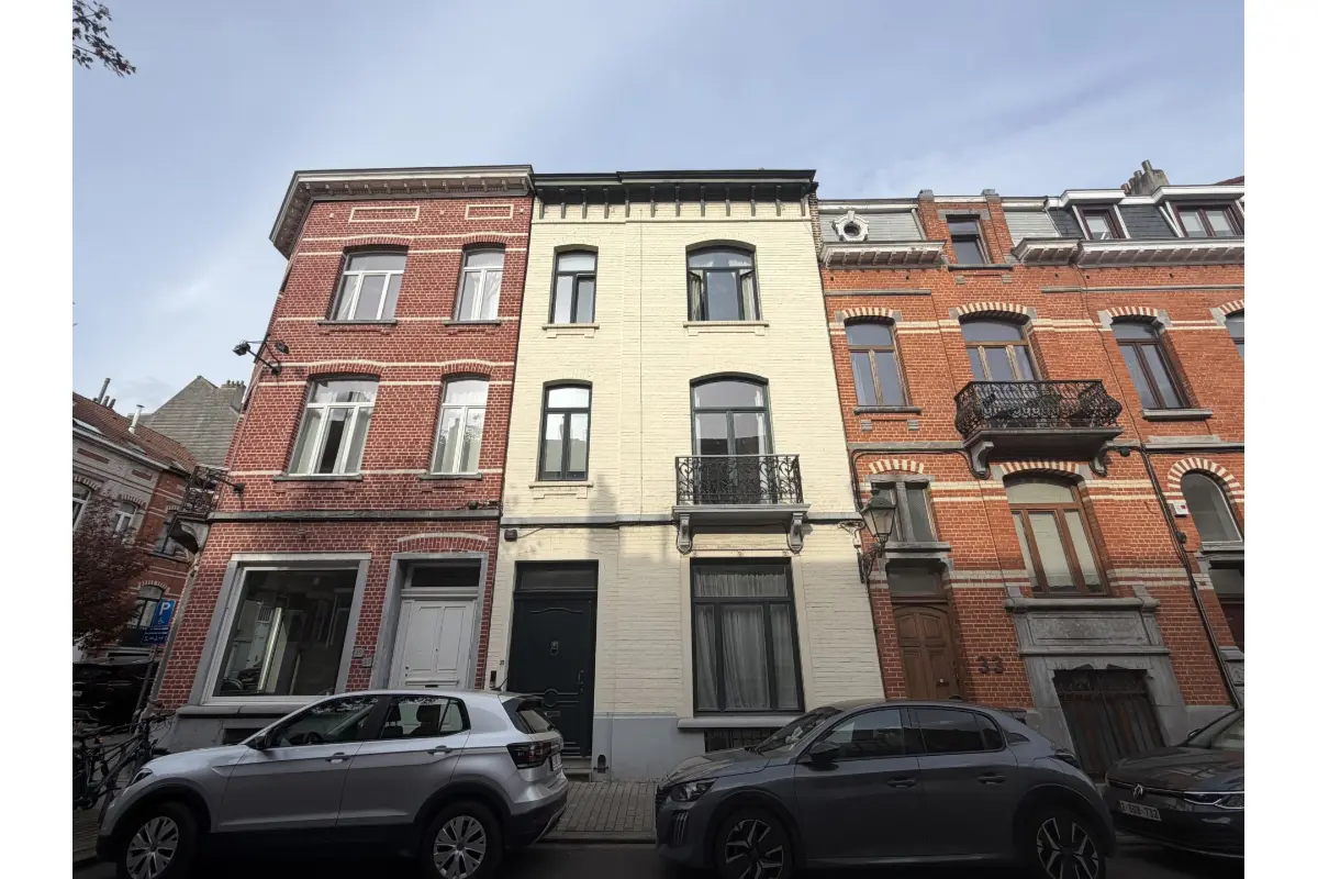 Huis te  koop in Etterbeek 1040 725000.00€ 6 slaapkamers 212.00m² - Zoekertje 743627