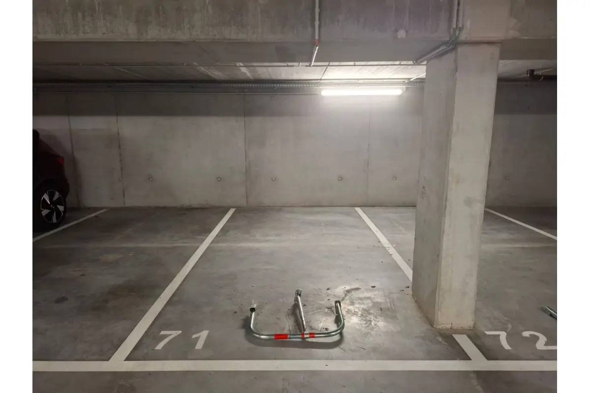 Parking & garage te  huur in Aalst 9300 75.00€  slaapkamers m² - Zoekertje 744106