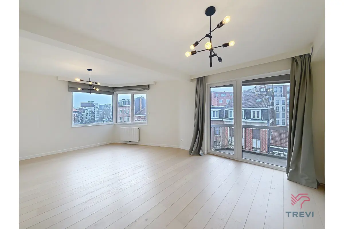 Appartement te  huur in Schaarbeek 1030 1650.00€ 3 slaapkamers 121.00m² - Zoekertje 743661
