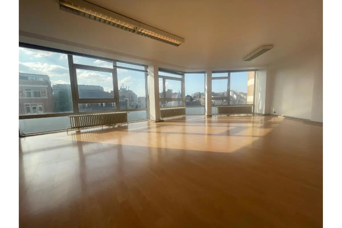 Handelszaak te  koop in Brussel 1000 315000.00€  slaapkamers 160.00m² - Zoekertje 744553