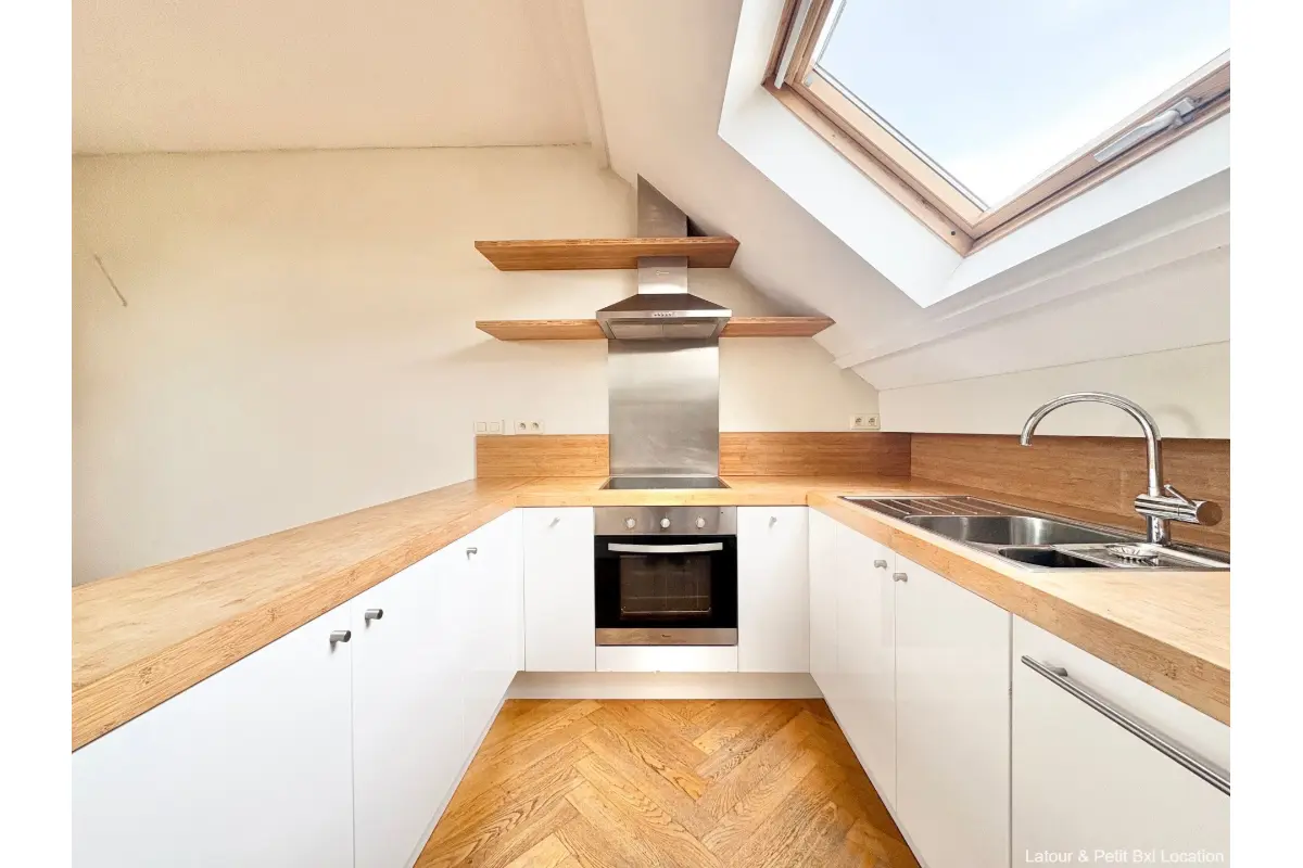Triplex te  huur in Sint-Lambrechts-Woluwe 1200 2100.00€ 3 slaapkamers 121.00m² - Zoekertje 744971