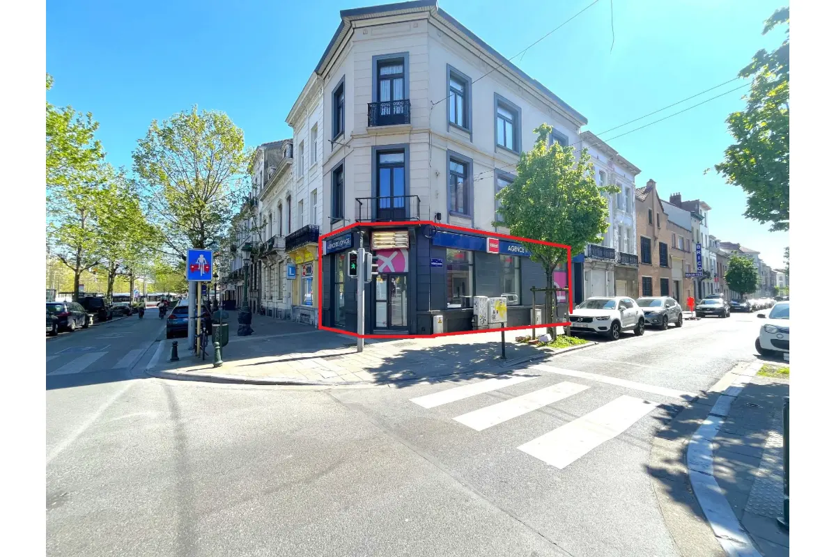 Handelszaak te  huur in Sint-Jans-Molenbeek 1080 2200.00€  slaapkamers 135.00m² - Zoekertje 744843