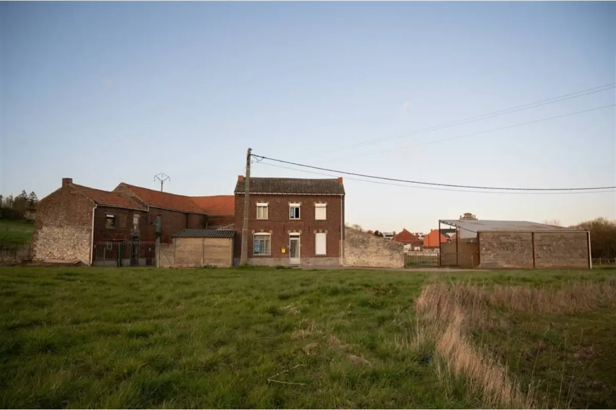 Boerderij te  koop in Hoegaarden 3320 265000.00€ 3 slaapkamers m² - Zoekertje 744987