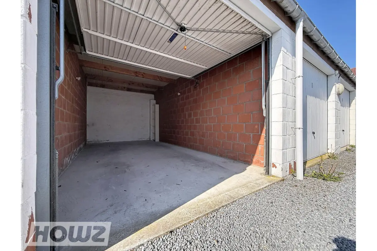 Parking & garage te  huur in Moeskroen 7700 85.00€  slaapkamers m² - Zoekertje 746195